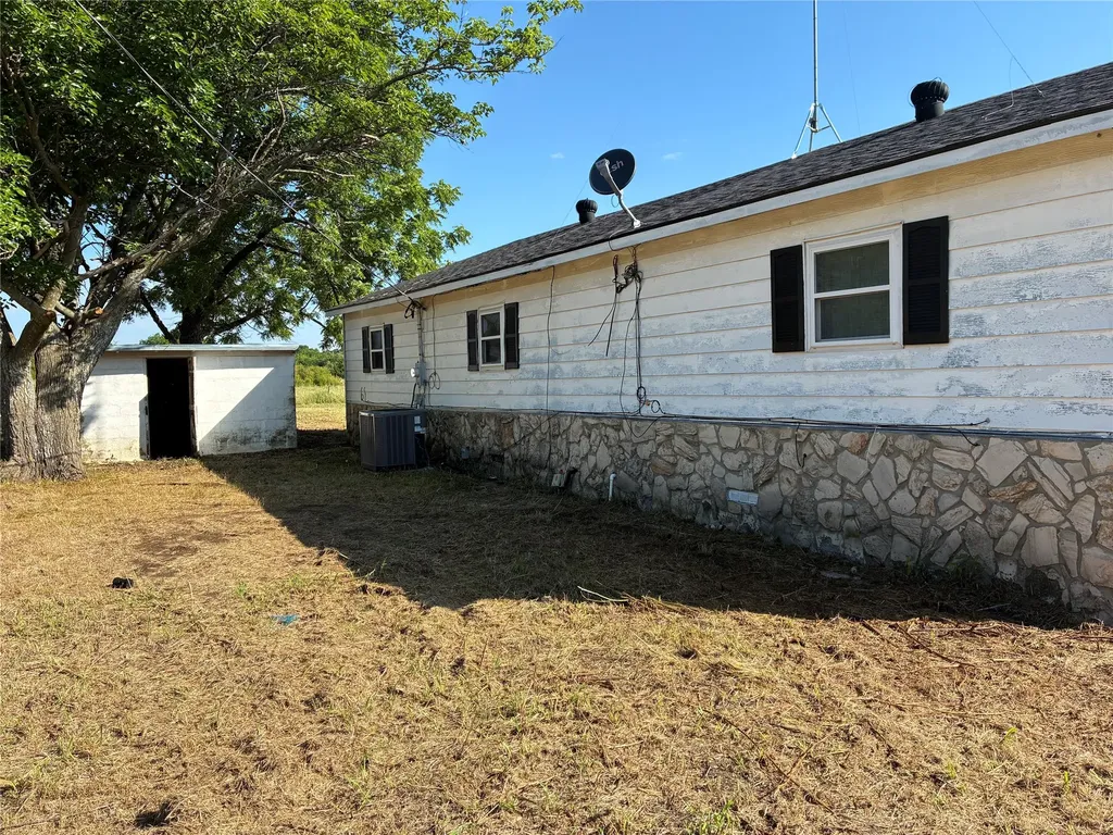 2279 Upper Montague Road Bowie TX 76230