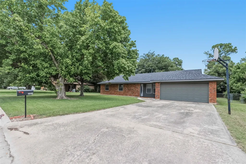 2403 Monticello Street Brownwood TX 76801