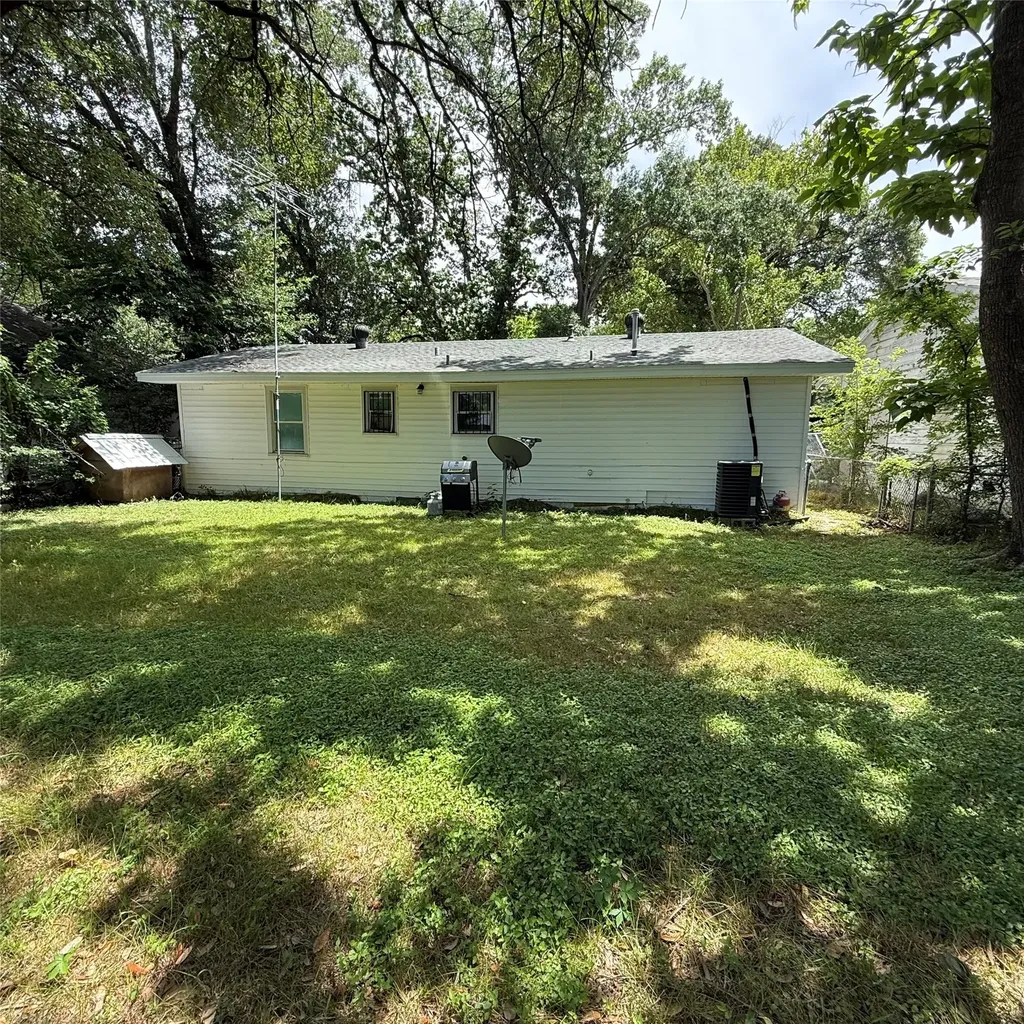 1306 Liveoak Avenue Corsicana TX 75110