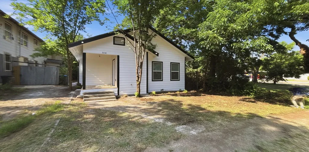 3208 Avenue J Fort Worth TX 76105