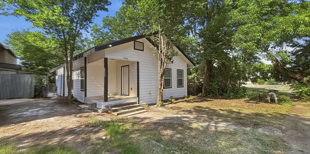 3208 Avenue J Fort Worth TX 76105
