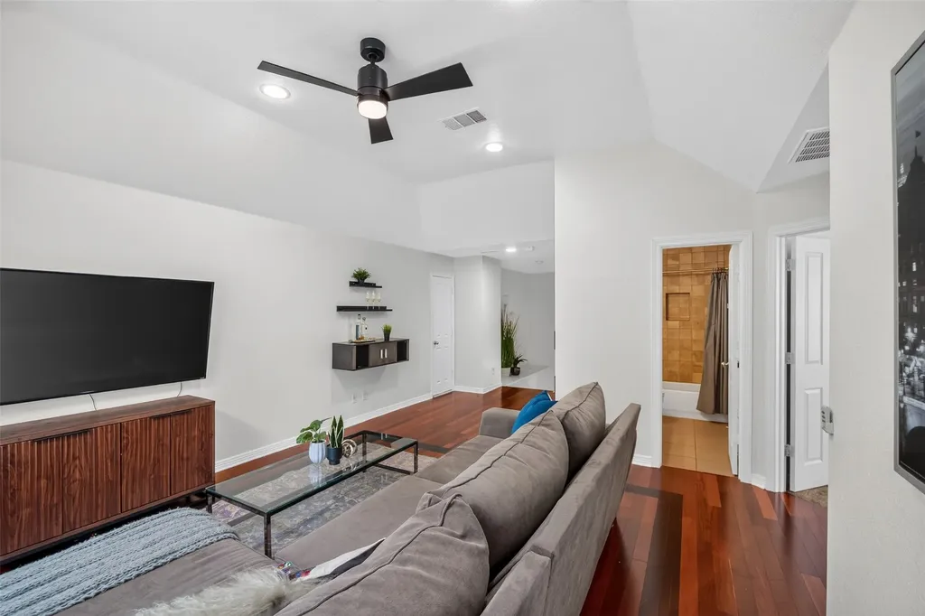 2242 Ash Grove Way Dallas TX 75228