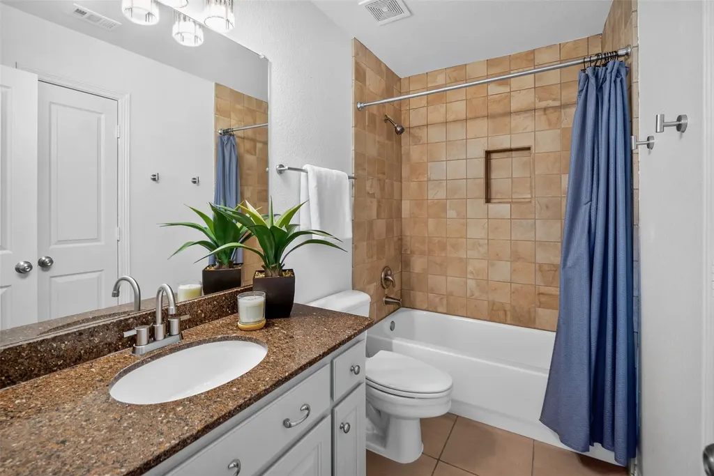 2242 Ash Grove Way Dallas TX 75228