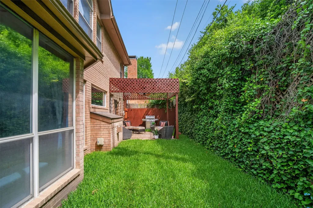 2242 Ash Grove Way Dallas TX 75228