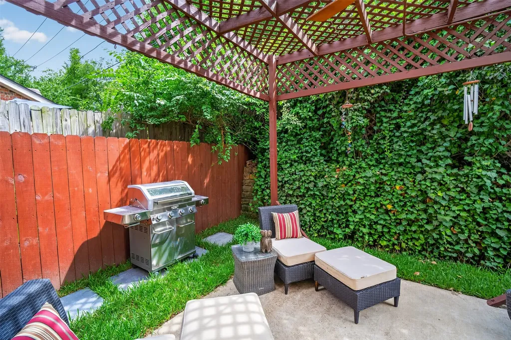 2242 Ash Grove Way Dallas TX 75228