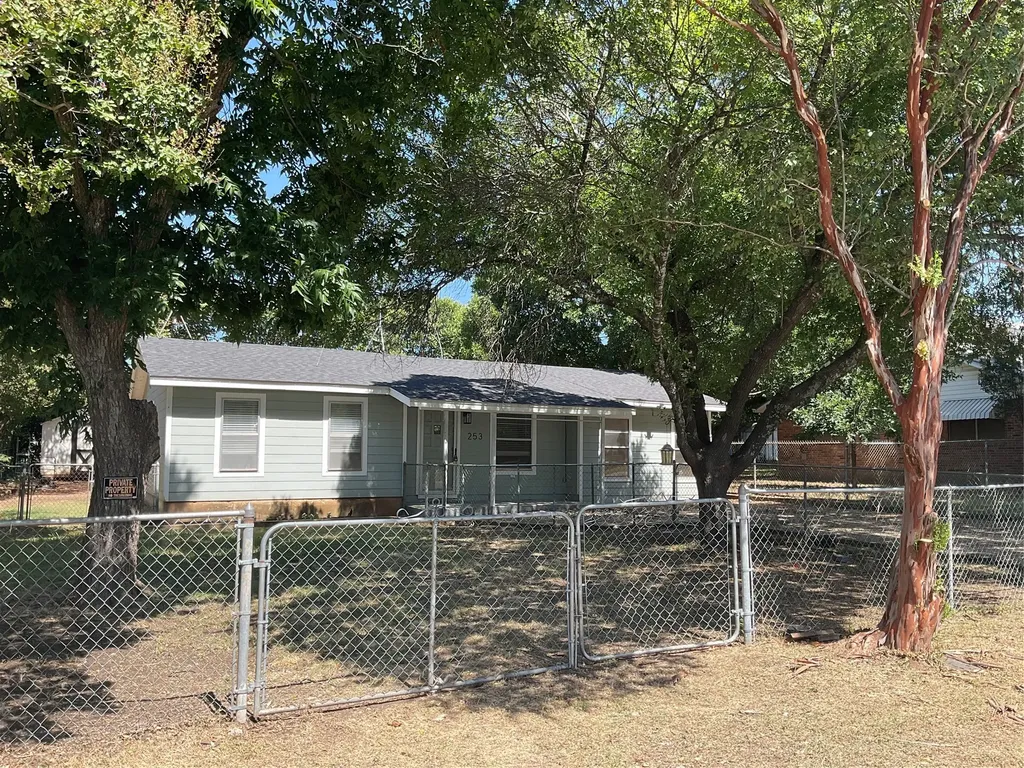 253 County Road 1743 Clifton TX 76634