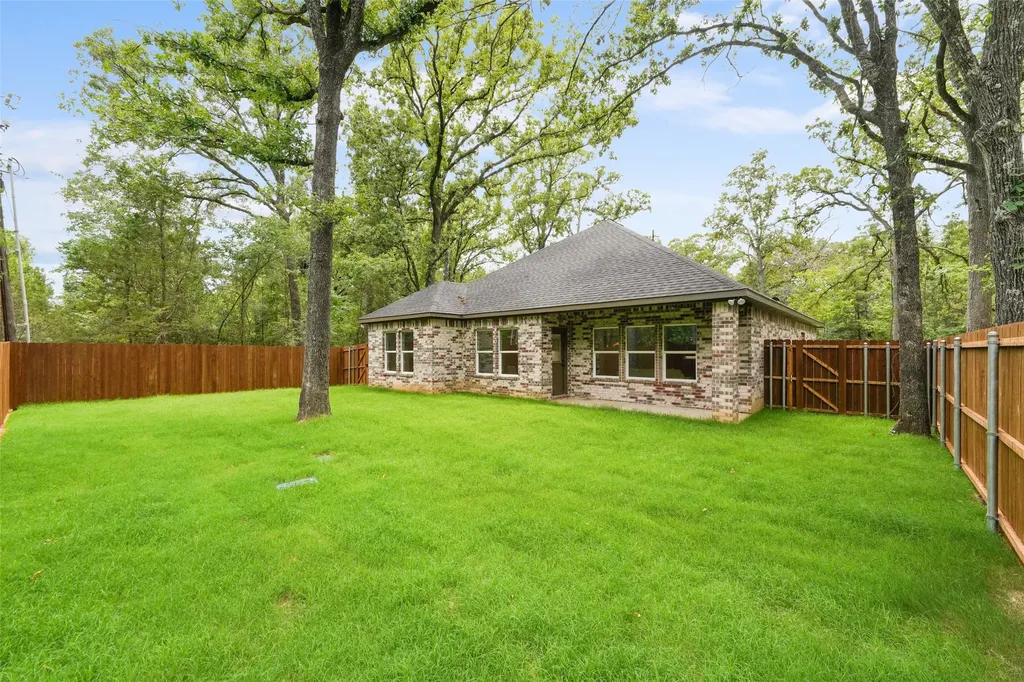 122 E Beachwood Loop Trinidad TX 75163