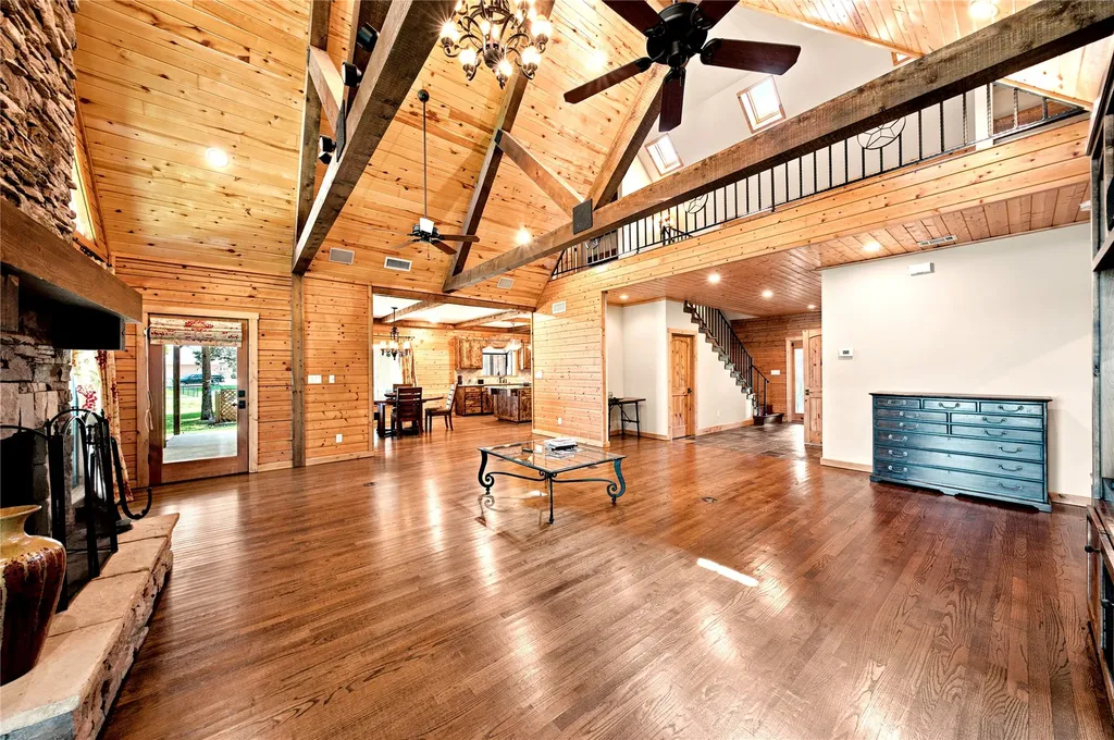 8726 Toler Pointe Larue TX 75770