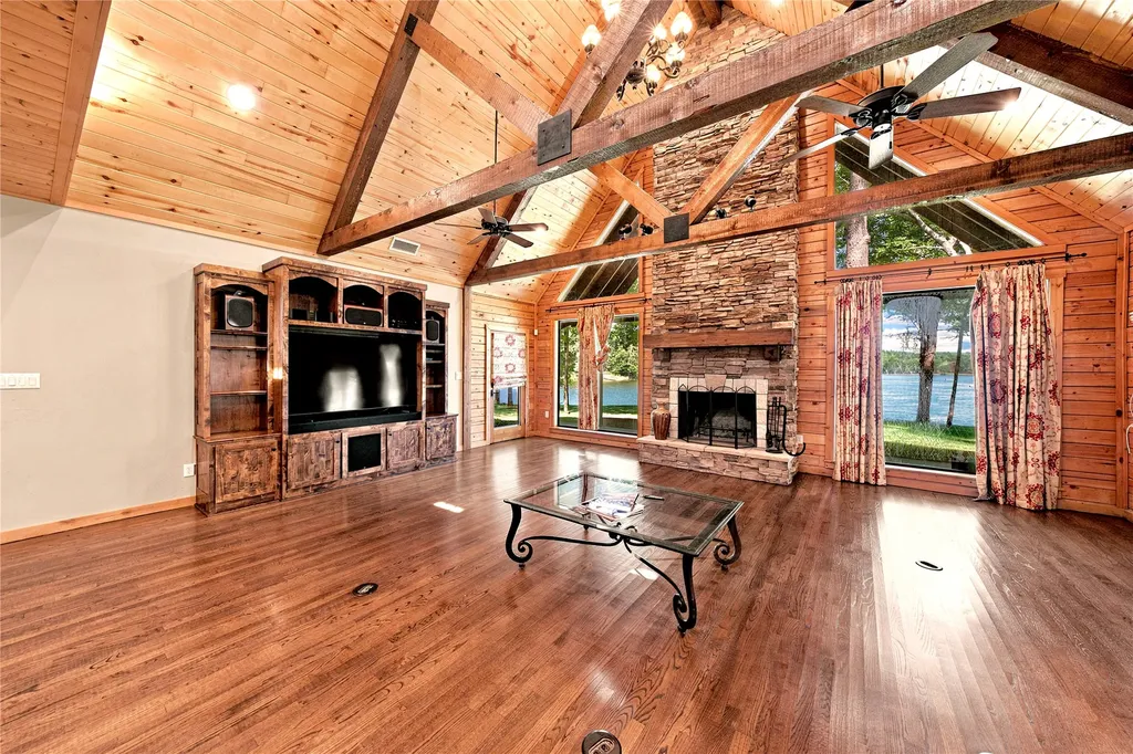 8726 Toler Pointe Larue TX 75770