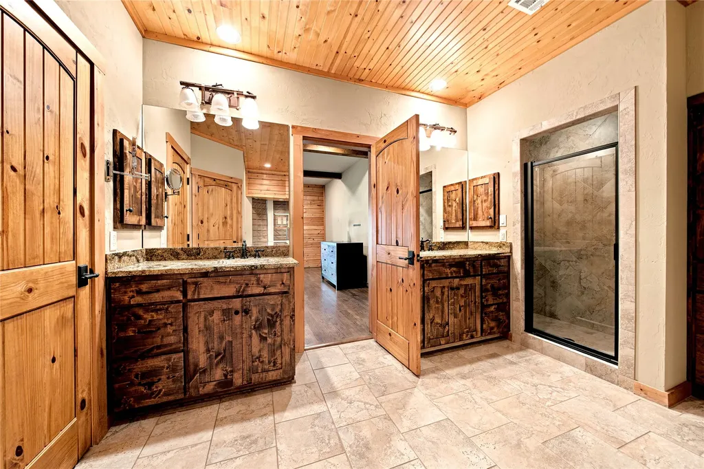 8726 Toler Pointe Larue TX 75770