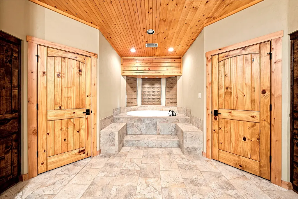 8726 Toler Pointe Larue TX 75770