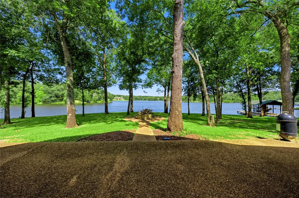 8726 Toler Pointe Larue TX 75770