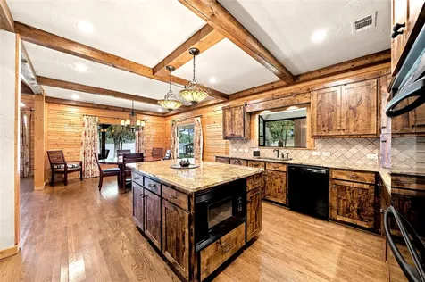 8726 Toler Pointe Larue TX 75770