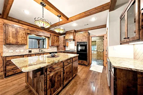 8726 Toler Pointe Larue TX 75770