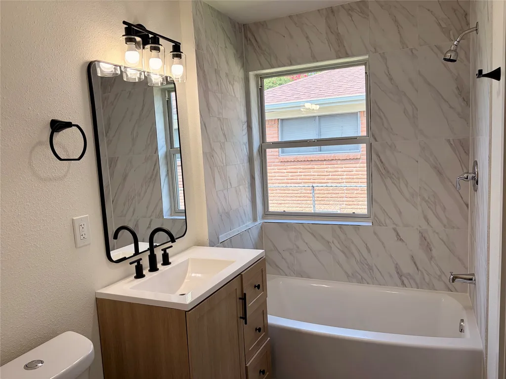 1430 Bardfield Avenue Garland TX 75041
