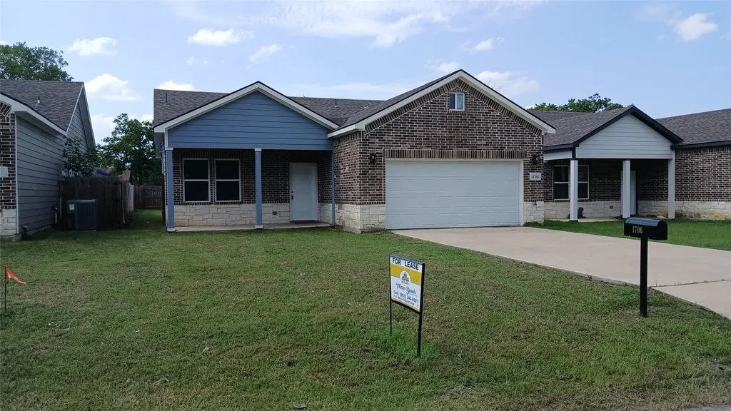 1706 E 10th Avenue Corsicana TX 75110