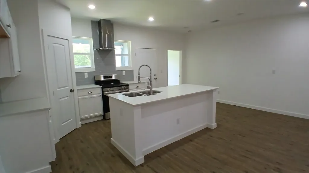 1706 E 10th Avenue Corsicana TX 75110