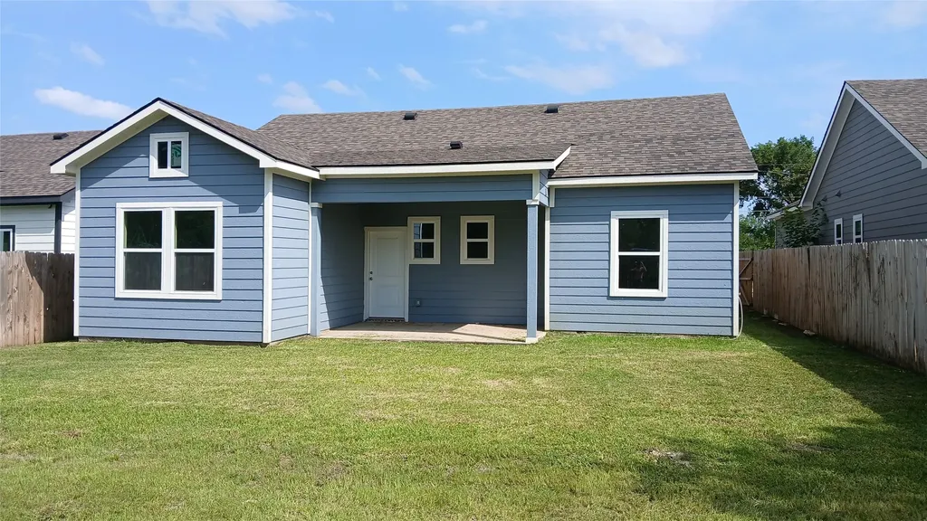 1706 E 10th Avenue Corsicana TX 75110
