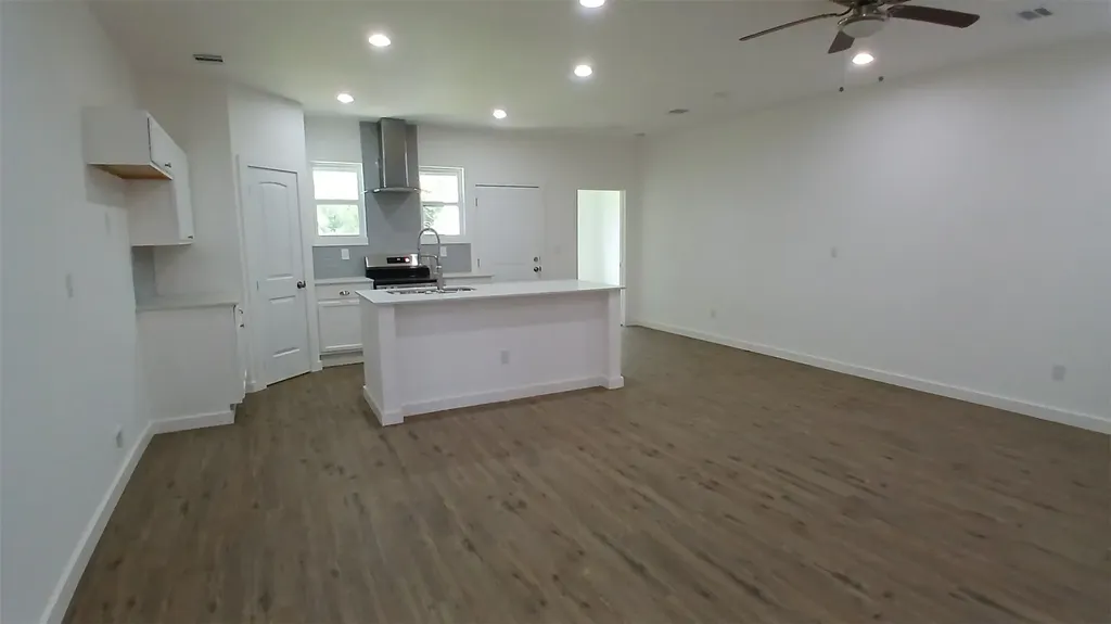 1706 E 10th Avenue Corsicana TX 75110