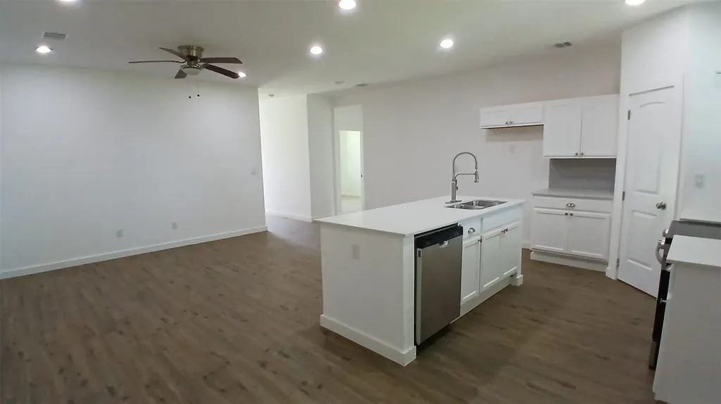 1706 E 10th Avenue Corsicana TX 75110