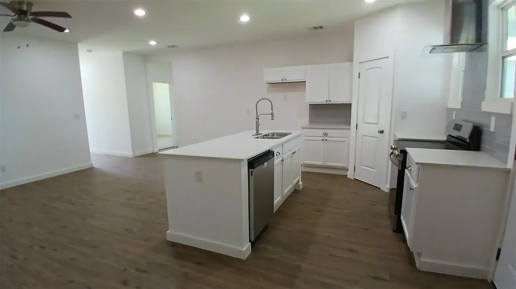 1706 E 10th Avenue Corsicana TX 75110