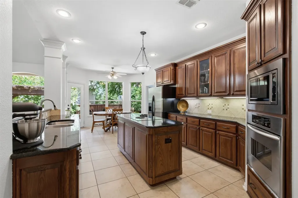 952 Water Oak Drive Grapevine TX 76051