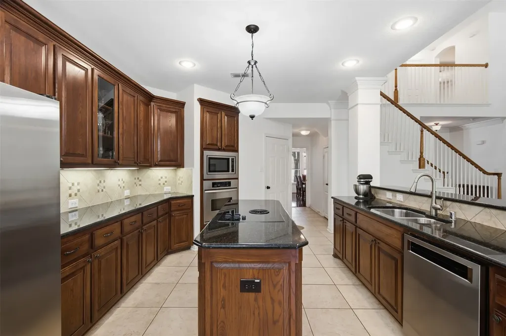 952 Water Oak Drive Grapevine TX 76051