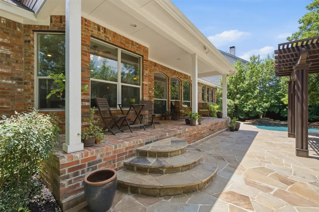952 Water Oak Drive Grapevine TX 76051