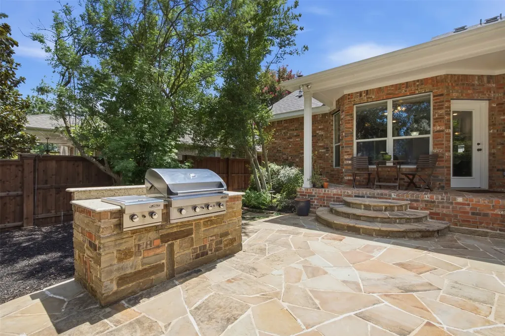 952 Water Oak Drive Grapevine TX 76051