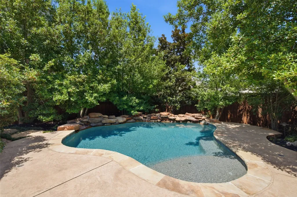 952 Water Oak Drive Grapevine TX 76051