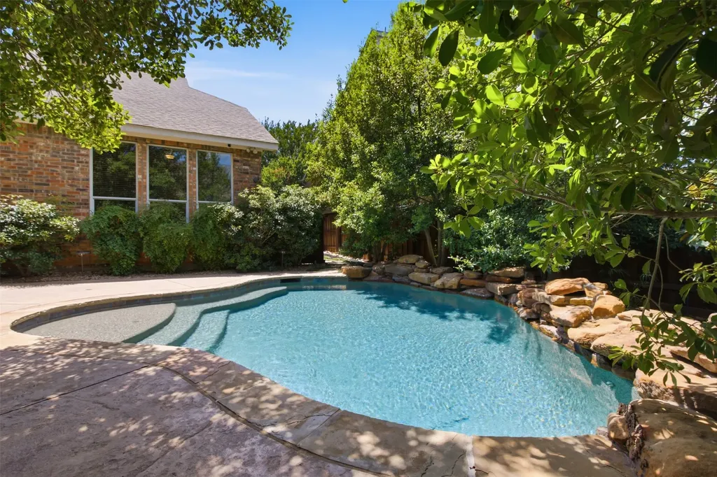 952 Water Oak Drive Grapevine TX 76051