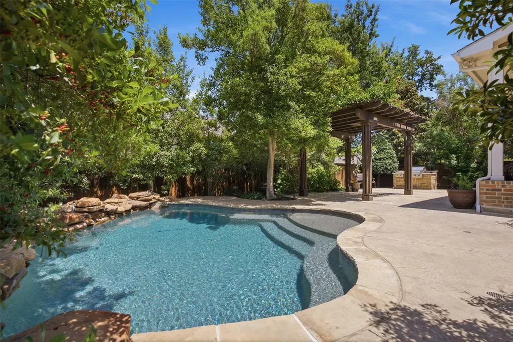 952 Water Oak Drive Grapevine TX 76051