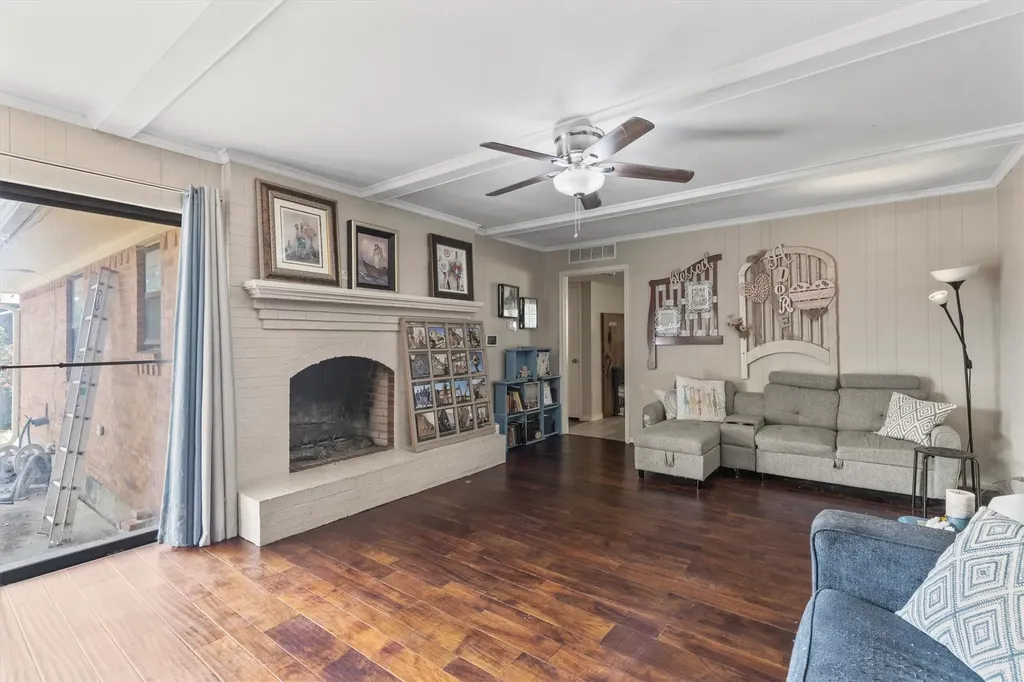 725 Branch Drive Garland TX 75041