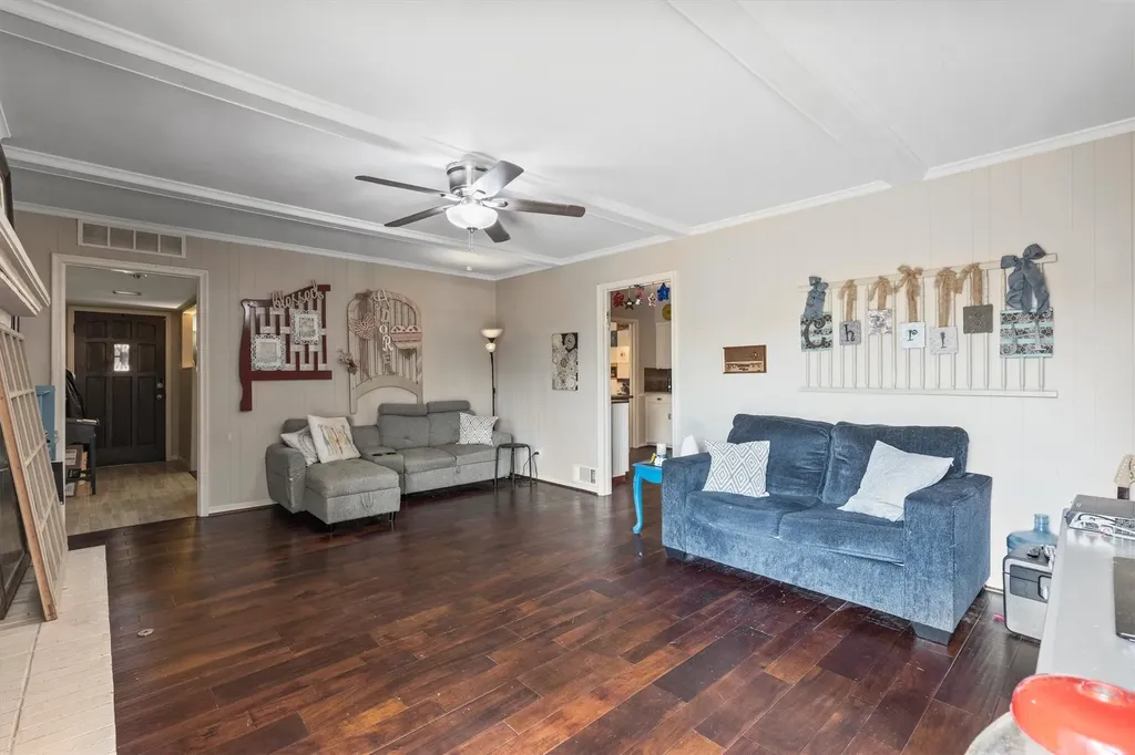 725 Branch Drive Garland TX 75041