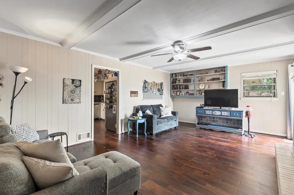 725 Branch Drive Garland TX 75041