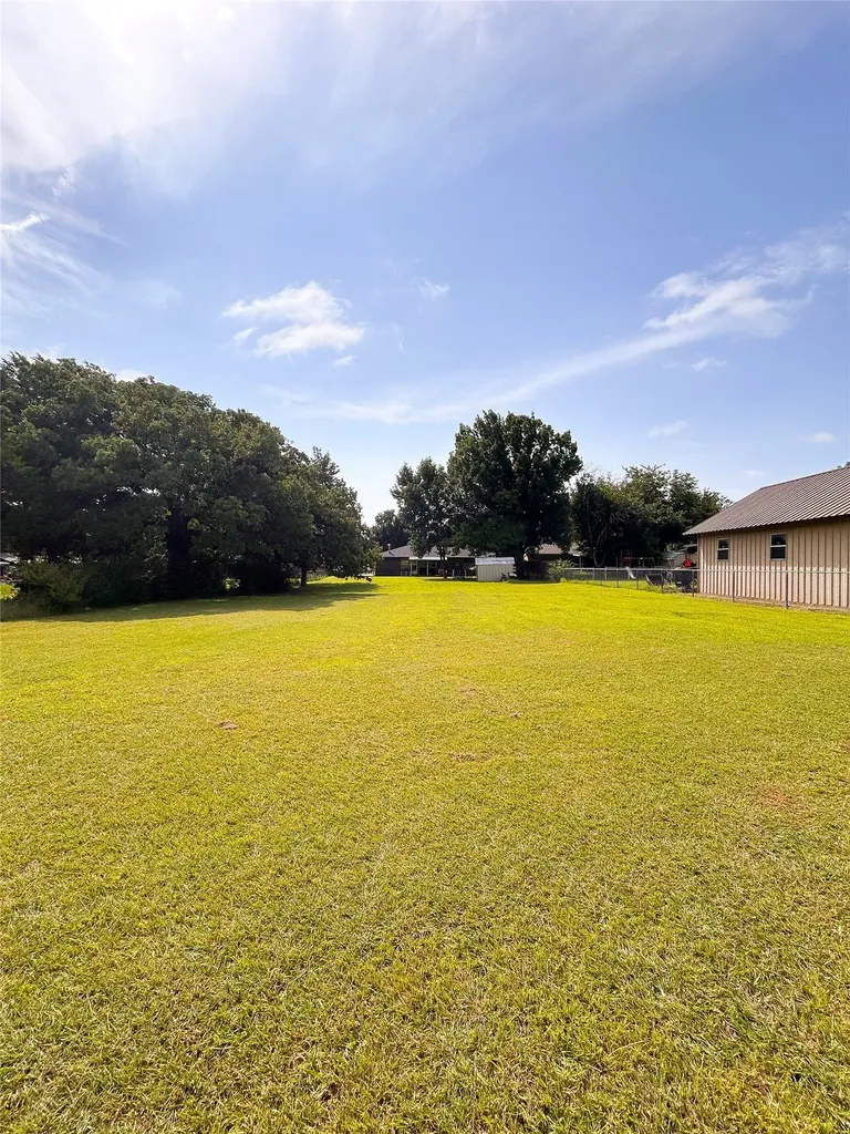 906 Zahara Street Bowie TX 76230