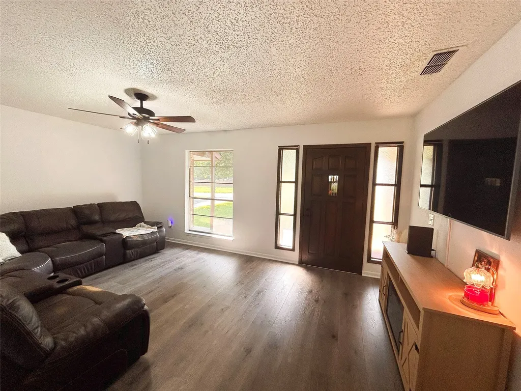 906 Zahara Street Bowie TX 76230