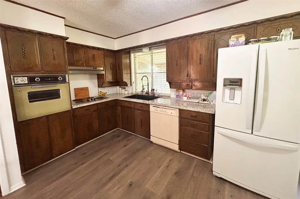 906 Zahara Street Bowie TX 76230