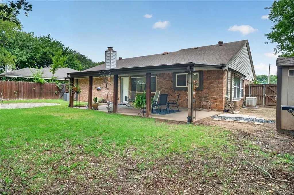 2401 Slaton Drive Grand Prairie TX 75052