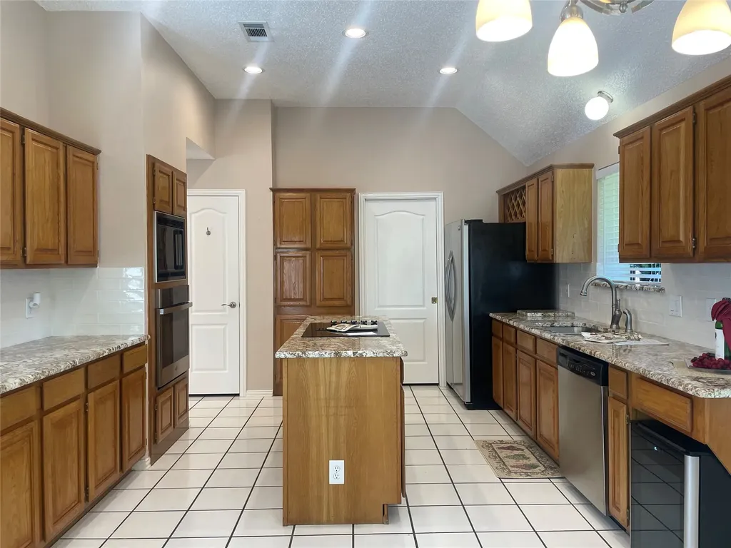 2144 Brownstone Court Grapevine TX 76051