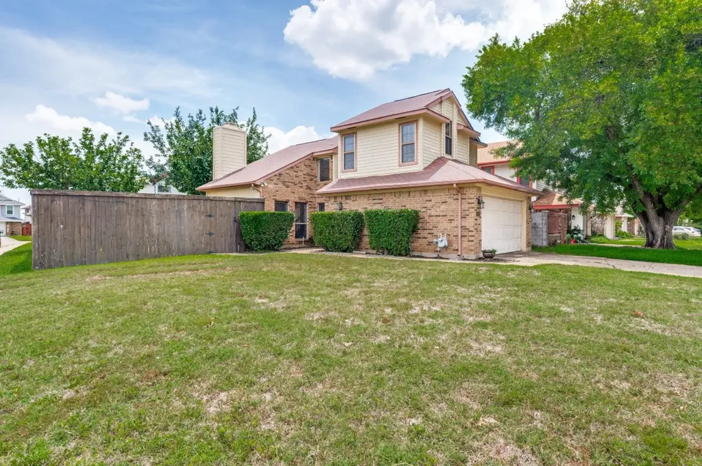 3828 Clover Hill Lane Carrollton TX 75007