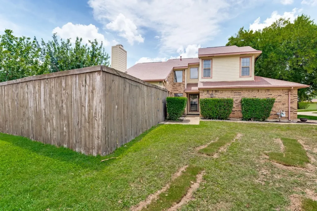 3828 Clover Hill Lane Carrollton TX 75007