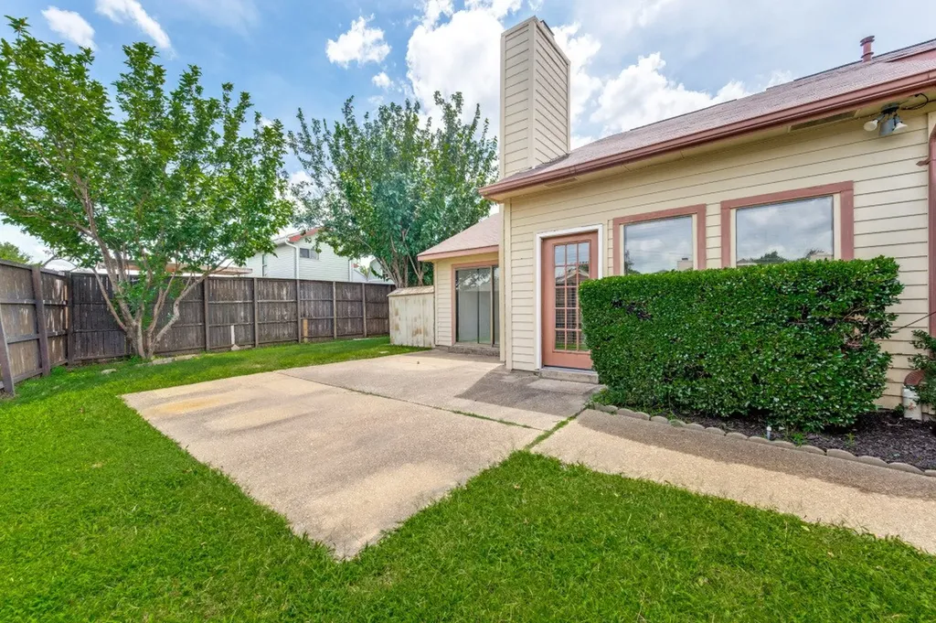 3828 Clover Hill Lane Carrollton TX 75007