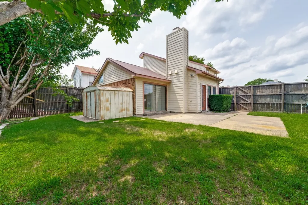 3828 Clover Hill Lane Carrollton TX 75007