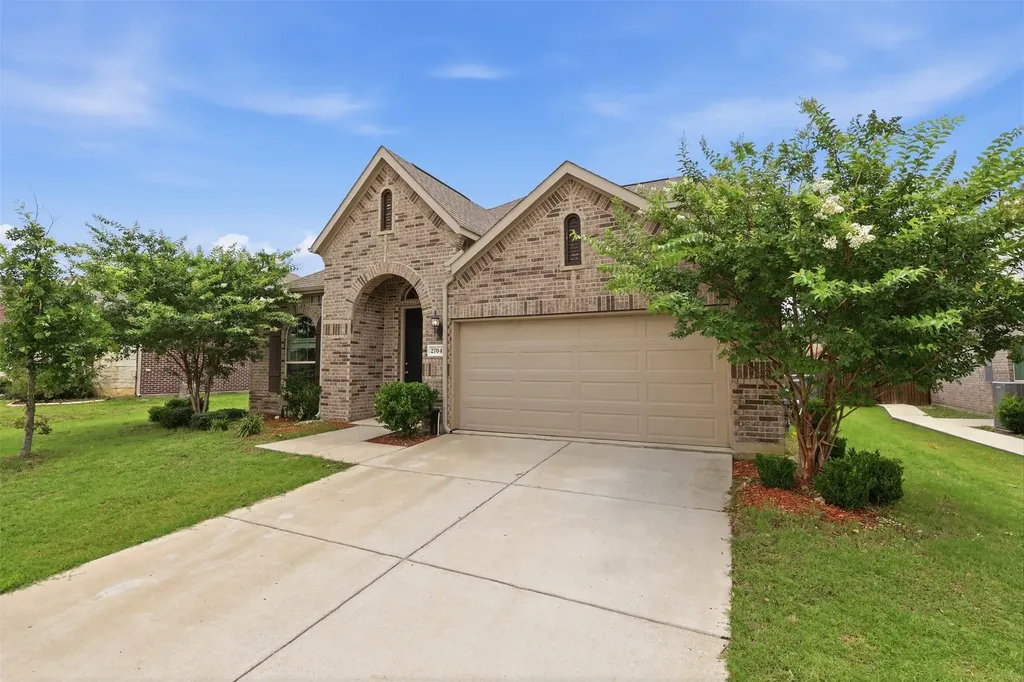2704 Dancing Flame Drive Denton TX 76201