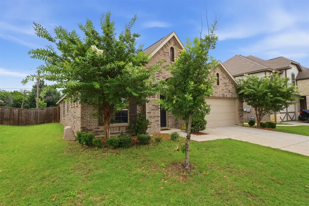 2704 Dancing Flame Drive Denton TX 76201