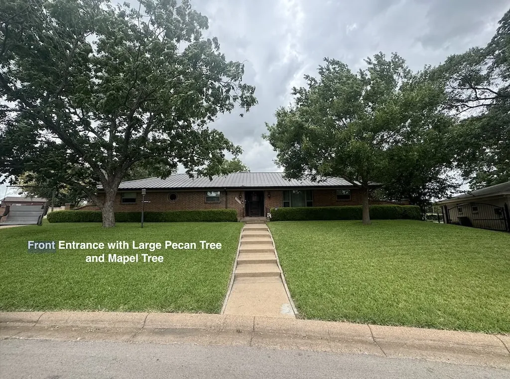 3908 Dawn Drive Benbrook TX 76116