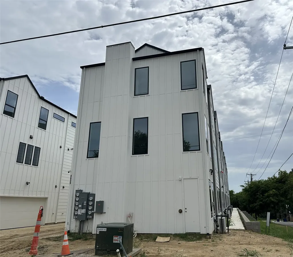 4635 Sylvester Street Dallas TX 75219