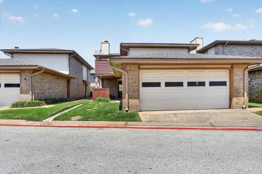 4 Cedar Lane Bedford TX 76021