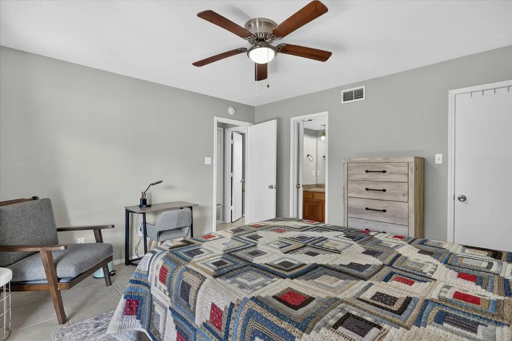 4 Cedar Lane Bedford TX 76021